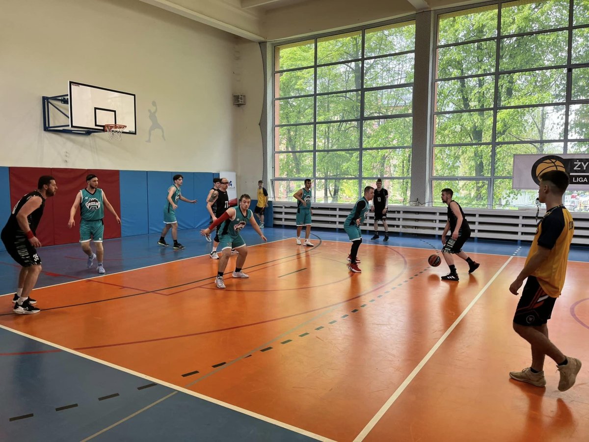 Trzecia runda II edycji Żywieckiej Amatorskiej Ligi Koszykówki - 20 kwietnia 2024r Trzecia runda II edycji Żywieckiej Amatorskiej Ligi Koszykówki - 20 kwietnia 2024r